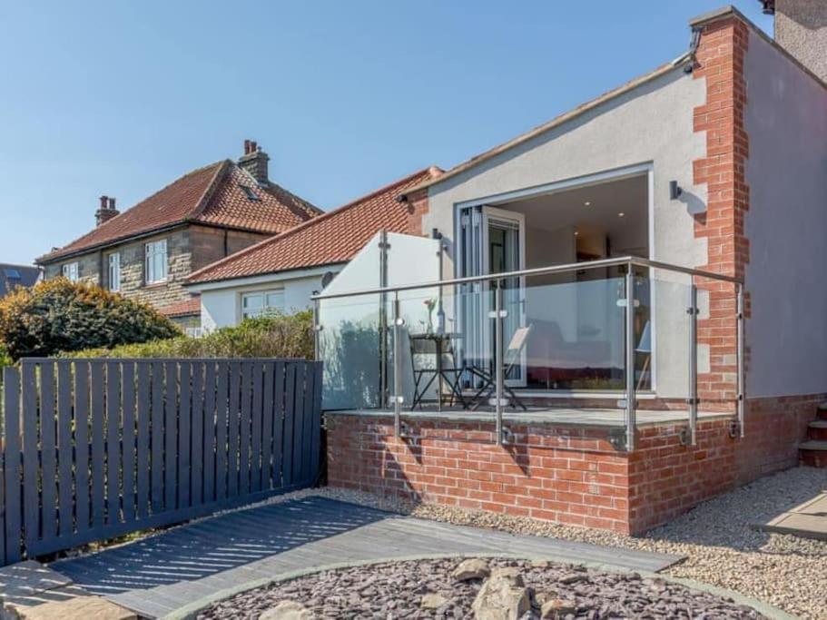 The View At 52, Whitby Appartement Buitenkant foto