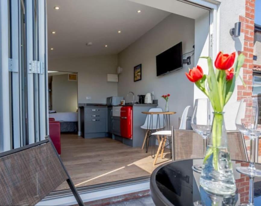 The View At 52, Whitby Appartement Buitenkant foto