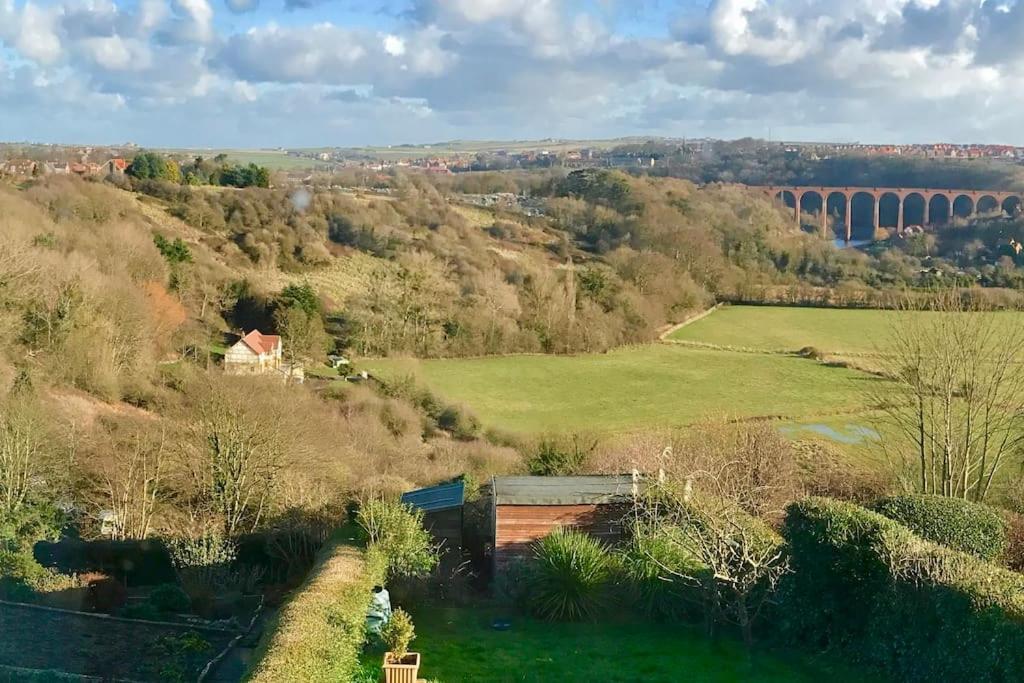 The View At 52, Whitby Appartement Buitenkant foto
