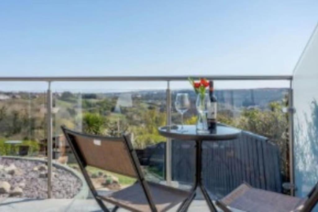 The View At 52, Whitby Appartement Buitenkant foto